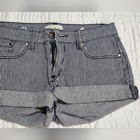 Forever 21 Stripe Denim Shorts Size 26 - Picture 13 of 13